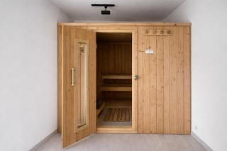 Family home with indoor pool & spa sleeps 22 - 8