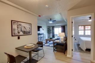 Unique Aparthotel Stay 15 Mi to Overland Park - 4