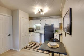 Unique Aparthotel Stay 15 Mi to Overland Park - 2