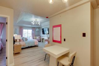 'Dolly Suite' at The Saint Hotel, Near Wineries! - 2