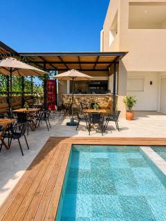 Diamond Deluxe Apartments Pool&Bar - 8