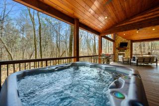 Pond Lily Creek - spacious couples cabin - hot tub - 7
