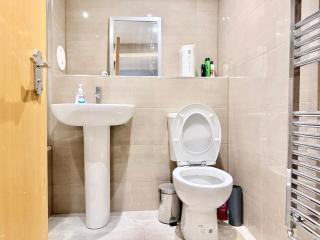 Balcony Flat Next to Stadium City Centre Sleeps 8 - 9