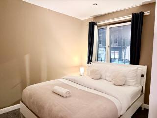 Balcony Flat Next to Stadium City Centre Sleeps 8 - 5