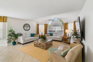 NEAR DIS & Sleeps 10! TWO King Master BR Suites, Bunks For The Kids, Private Patio, NO Steps, Pool, LOW Rates! - 6