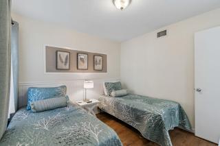 NEAR DIS & Sleeps 10! TWO King Master BR Suites, Bunks For The Kids, Private Patio, NO Steps, Pool, LOW Rates! - 5