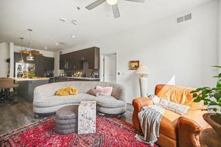Beautiful Luxury Condo in the Heart of Overland Park - 9