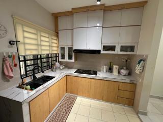 AliffBaTa Homestay Teluk Senangin Lumut 4BR Family Stay - 4