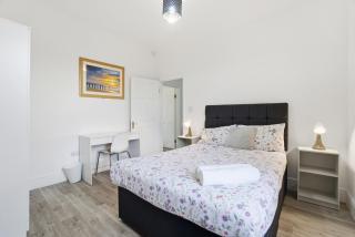 Modern 2 bedroom flat, SE6 - 8
