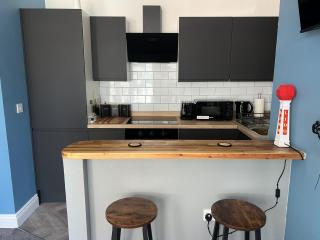 Full Apartment in the Heart of Margate - 2