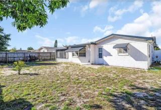 Modern and Cozy 2 & 2 - Only 5 Minutes From The Beach - 7