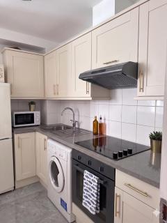 Spacious 2BR Apt and Extra Bed in Smithfield - 3