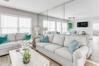 Elegant Waterfront Condo w/ Views in Pompano Beach - 1