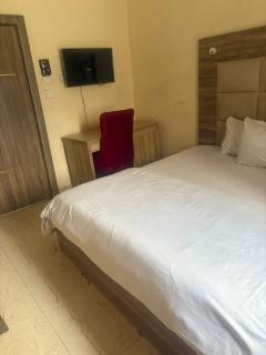 Gentle tower hotel and suites adekunle - 4