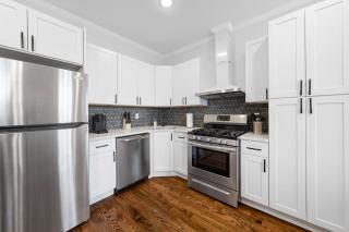 Modern 2BR near NYC, Transportation right outside - 7