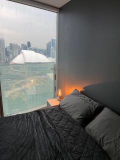 Chic 2 Bedroom 2 Bathroom Panoramic CN Tower Views Condo With Free Parking - 7