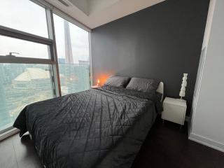 Chic 2 Bedroom 2 Bathroom Panoramic CN Tower Views Condo With Free Parking - 6