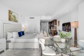 Icon Brickell Studio City Views Pool and Spa - 2