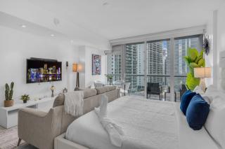 Icon Brickell Studio City Views Pool and Spa - 9