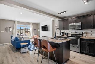 The Birch 3 BR Sleeps 7 8 min walk to the Lake - 9