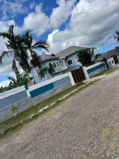 Cozy 2BR Mandeville Home w Kitchen & Bath - 4