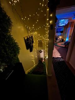 Van Gogh Stay Near UA Game Day Private Room - 9