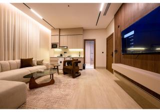 Amara BLVD 1BR Spacious Living Room 301 - 3