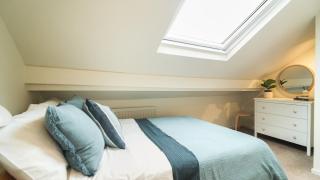 Stylish 4-Bed Home with Free Parking in Crookes - 2
