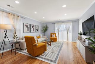Urban Bliss, Spacious 3BR 2BA, Easy NYC Access - 6
