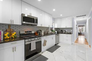 Urban Haven, Spacious 3BR 2BA, Easy NYC Access - 3