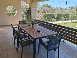 George's family friendly maisonette with great exterior - 8