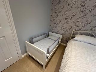 Spacious 4 Bed Home near Elizabeth Line, great for Contractors, Families, Groups & Insurance stays - 5