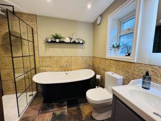 Vale View Cottages - The Stables, Great Location in Prestatyn! - 1