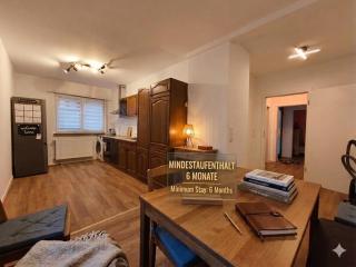 Frisch saniertes, komplettes geräumiges Haus - 0