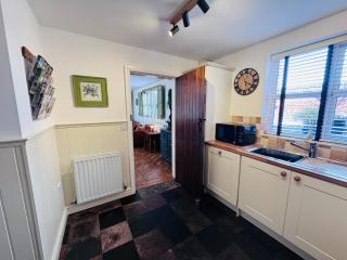 Vale View Cottages - The Stables - 2