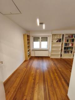 Frisch saniertes, komplettes geräumiges Haus - 2