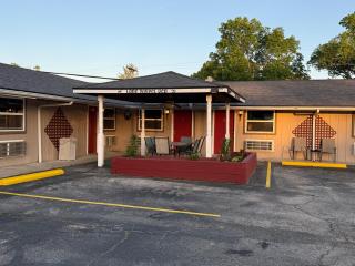 Hunter's Friend Resort near Table Rock Lake - 3