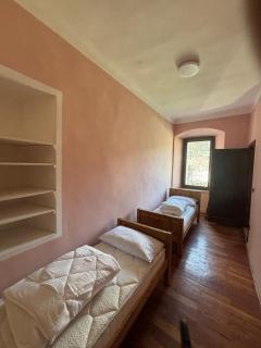 Marghita La Salle - 4