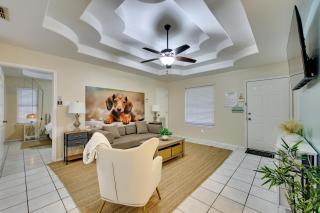 Pool Access & Work-Ready Comforts! Edinburg Apt - 5