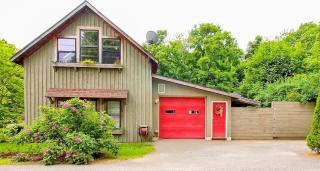 The Old Maine Barn Near Acadia & Bar Harbor - 9