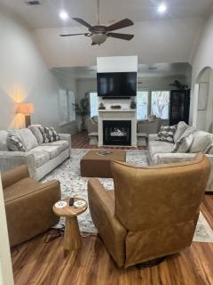 Room to Relax, Hot Tub, Fire Pit! Near Beach, Casino, Golf Course & Old Town BSL - 8