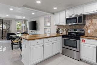 Bahia Mar Stylish Coastal Stay Steps to the Ocean - 7