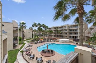 Bahia Mar Stylish Coastal Stay Steps to the Ocean - 3