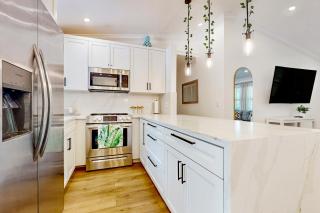 Relax Poolside! Family West Palm Beach Gem with Yard - 4