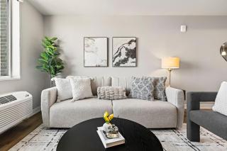 High-Rise Luxe NYC Skyline 1BR Rooftop&Gym - 1