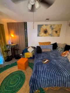 Van Gogh Stay Near UA Game Day Private Room - 7