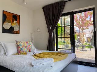 Wild Pear Old Town boutique accommodation - 8