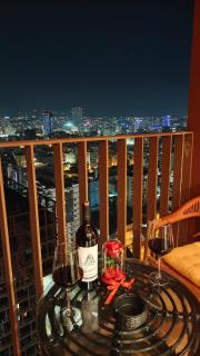 23rd Floor Skyline Apartment, Balcony Views - 4