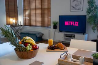 Modern Penthouse with Balcony - Near Beach & Town - 9