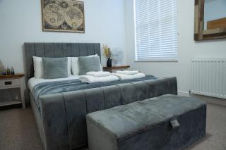 Modern Penthouse with Balcony - Near Beach & Town - 1